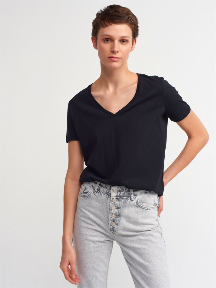 V Yaka Tshirt