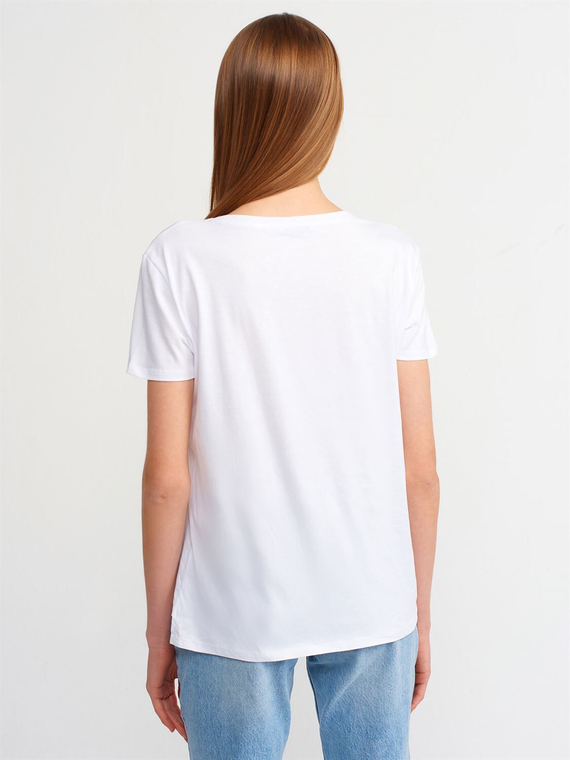V Yaka Basic Tshirt