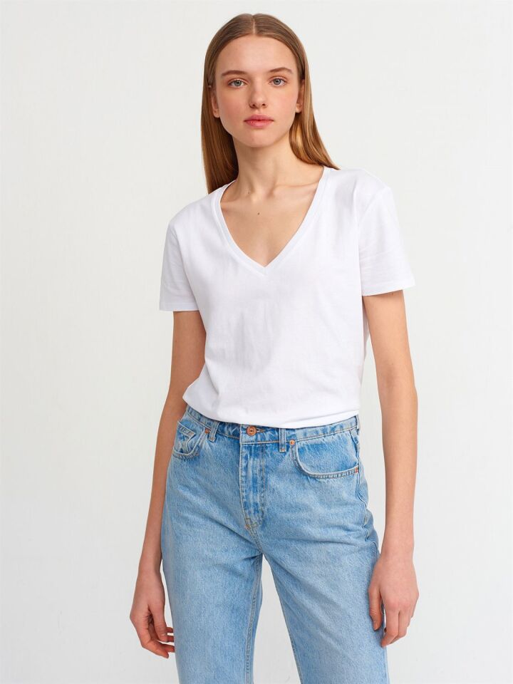 V Yaka Basic Tshirt
